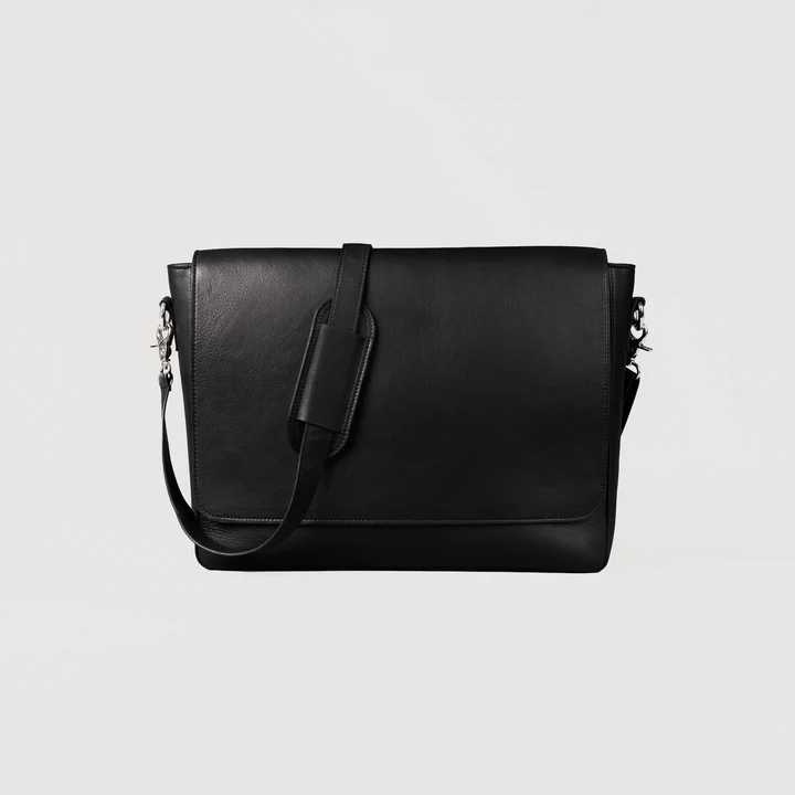 Carismatico Black Leather Messenger Bag